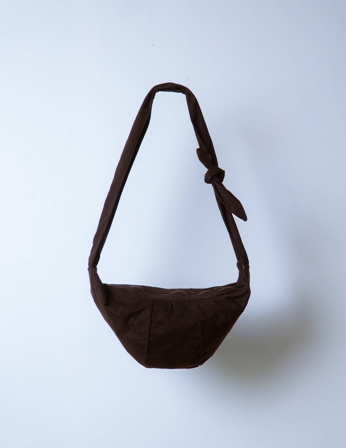 Knotted crossbody canvas bag 9L [hand-dyed dark brown]