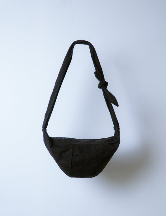 Knotted crossbody canvas bag 9L [ink black]