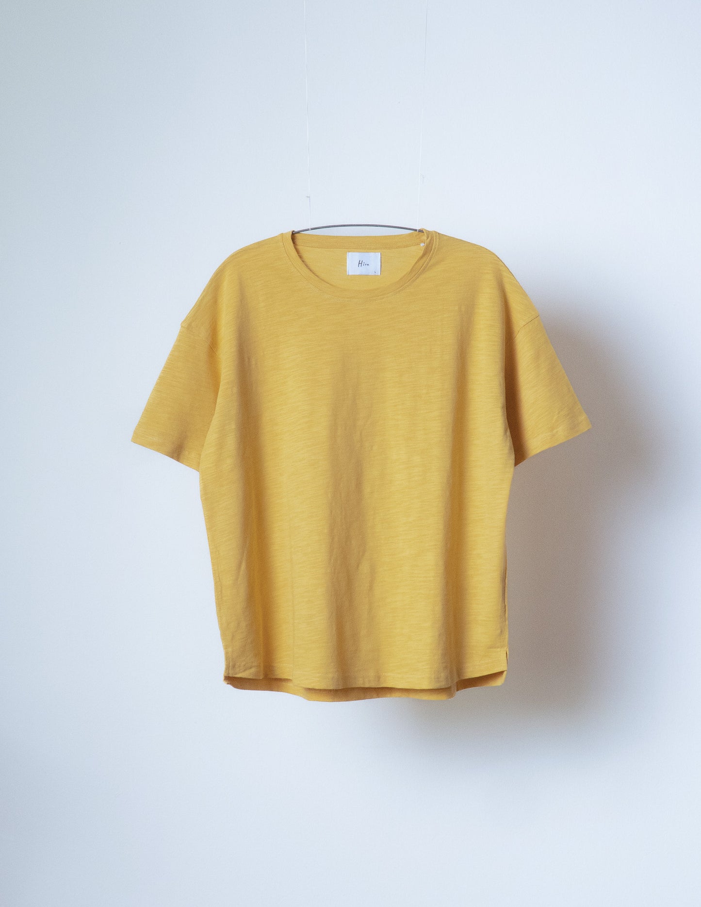 sw1 relaxed box cut tee [mustard yellow]