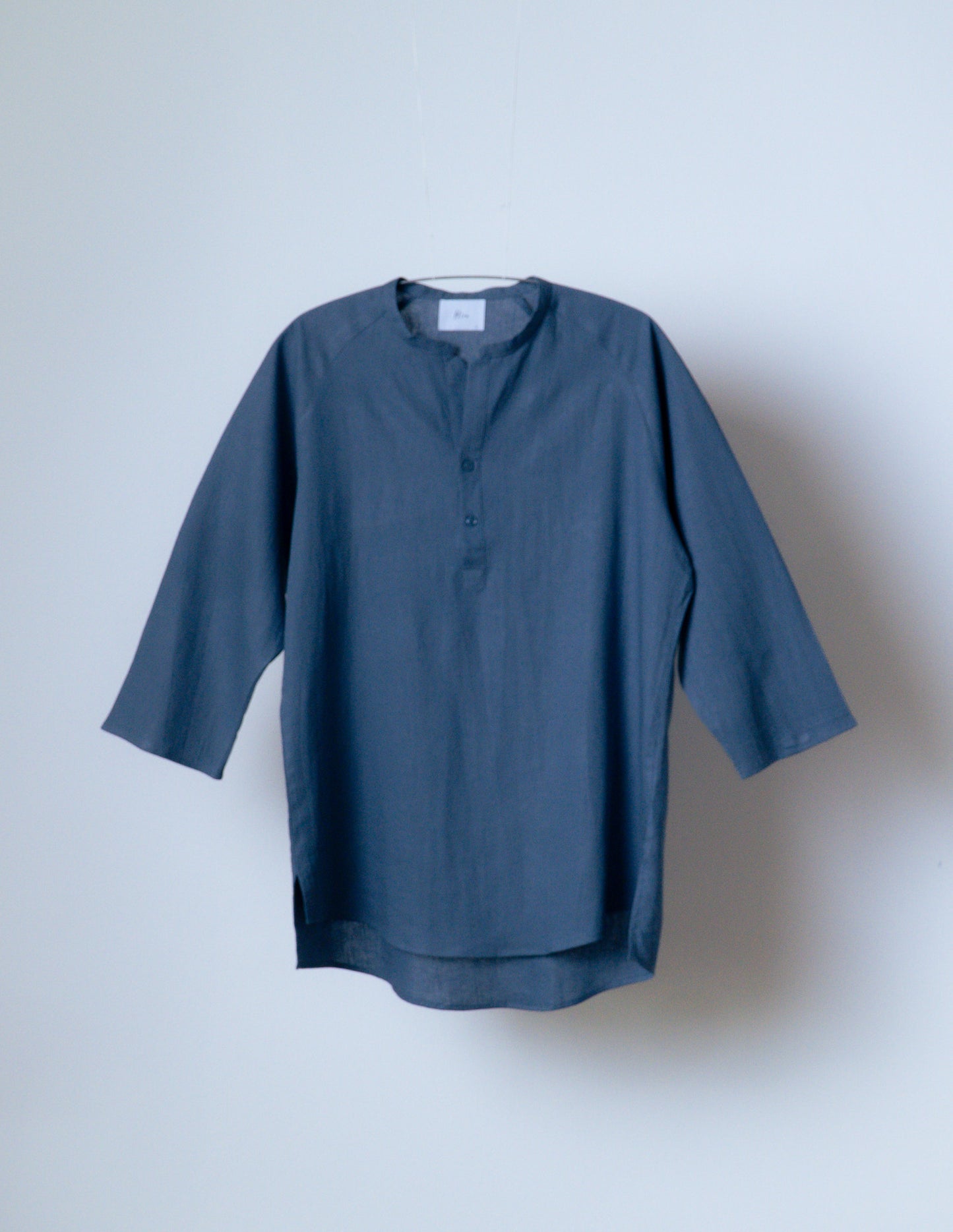 sw1 linen raglan henley [mosaic blue]