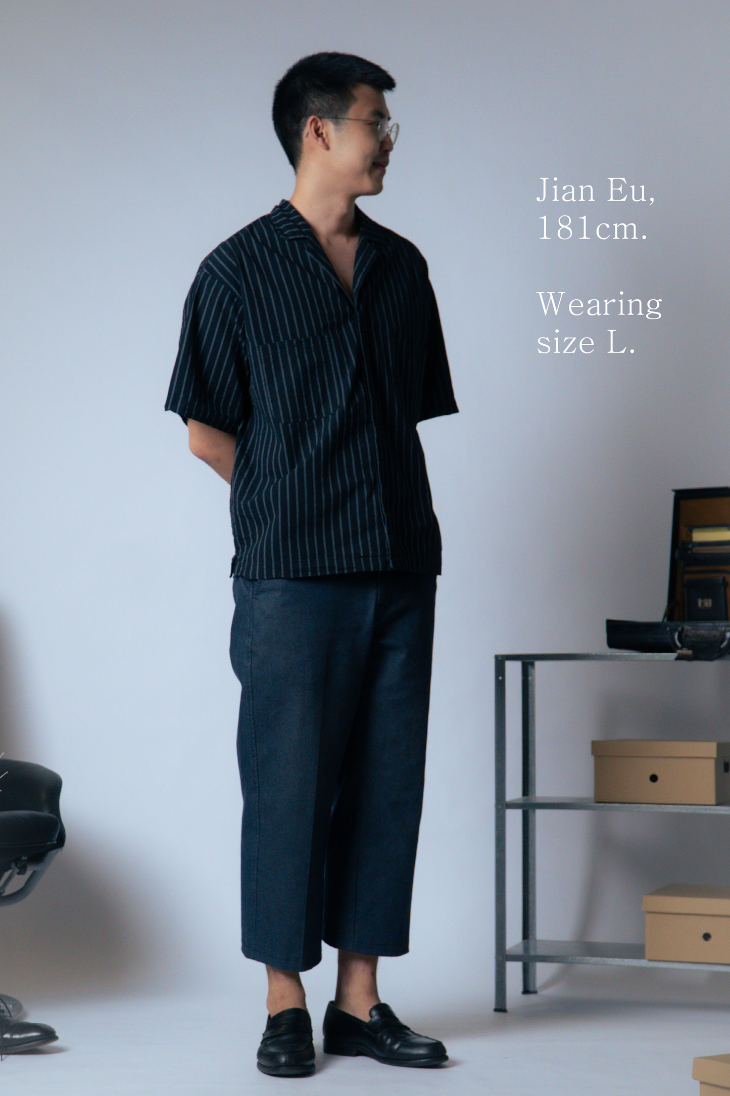 embroidered short-sleeve bowling shirt [seersucker black]