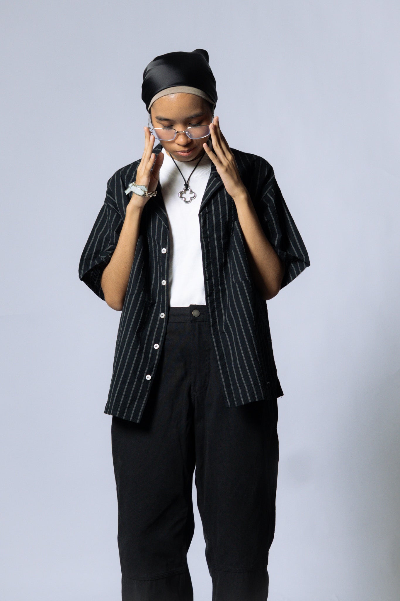 embroidered short-sleeve bowling shirt [seersucker black]